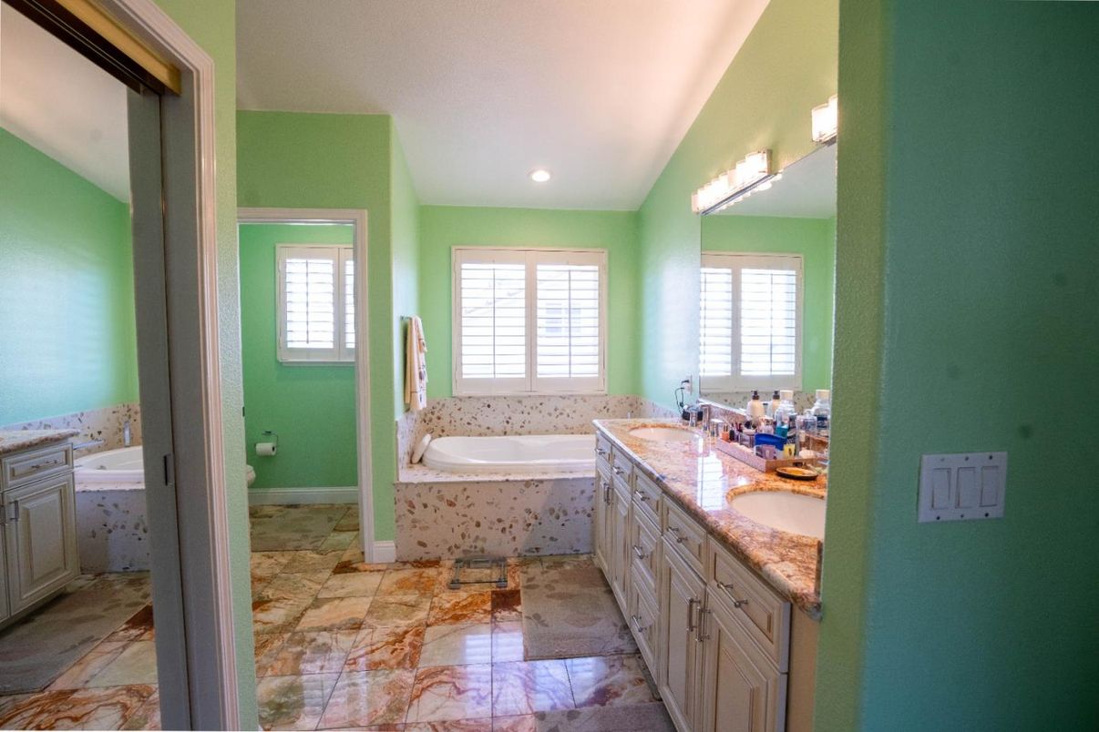 Bathroom, Dual Sink Vanities, Interior, Recessed Lighting