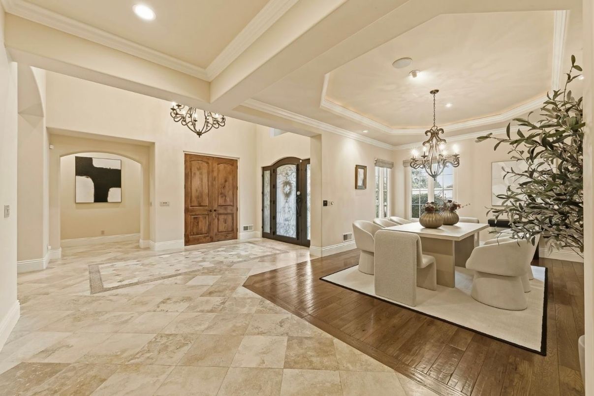 Chandelier, Dining room, Interior, Recessed Lighting, Wood Texture Flooring