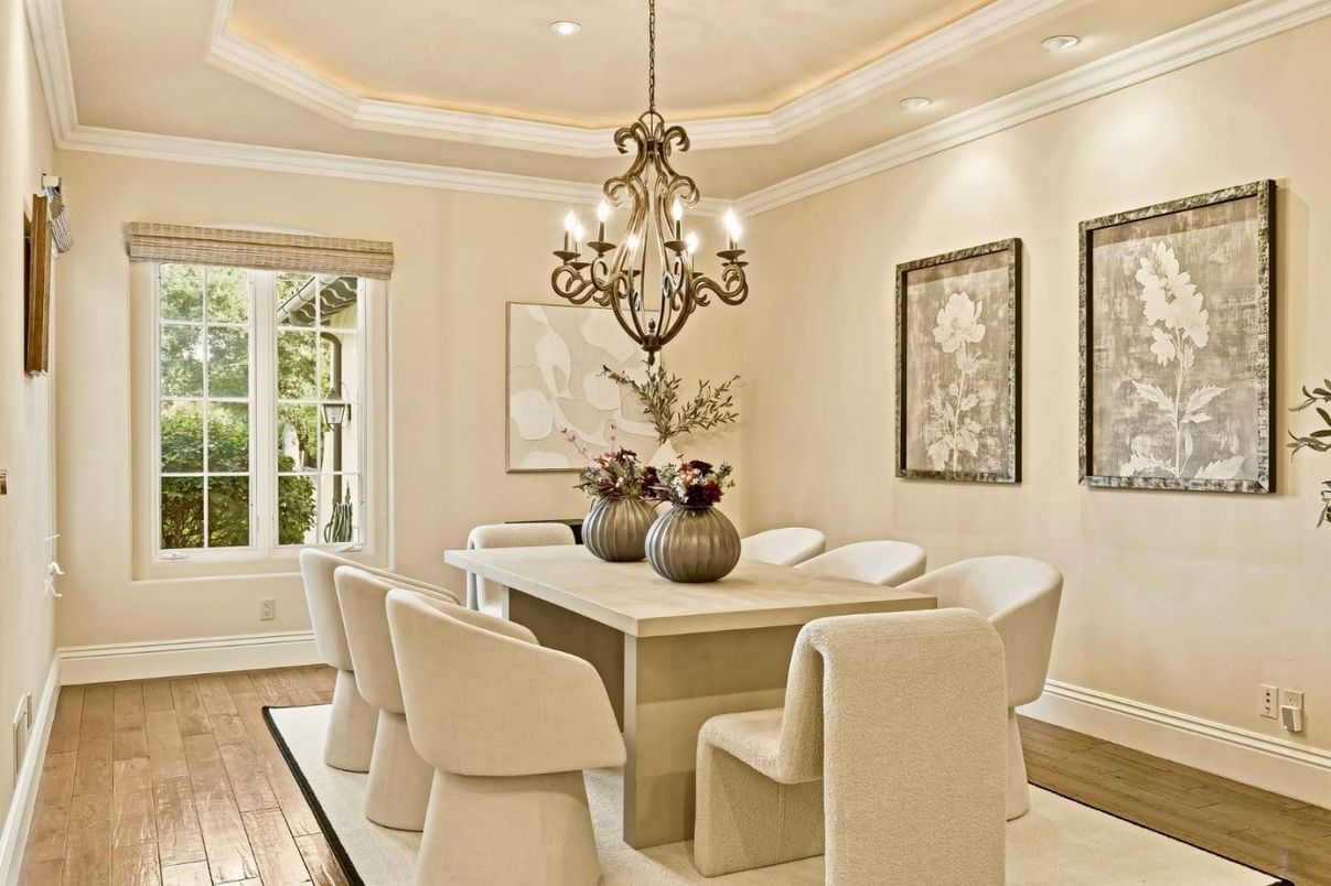 Chandelier, Dining room, Interior, Recessed Lighting, Wood Texture Flooring