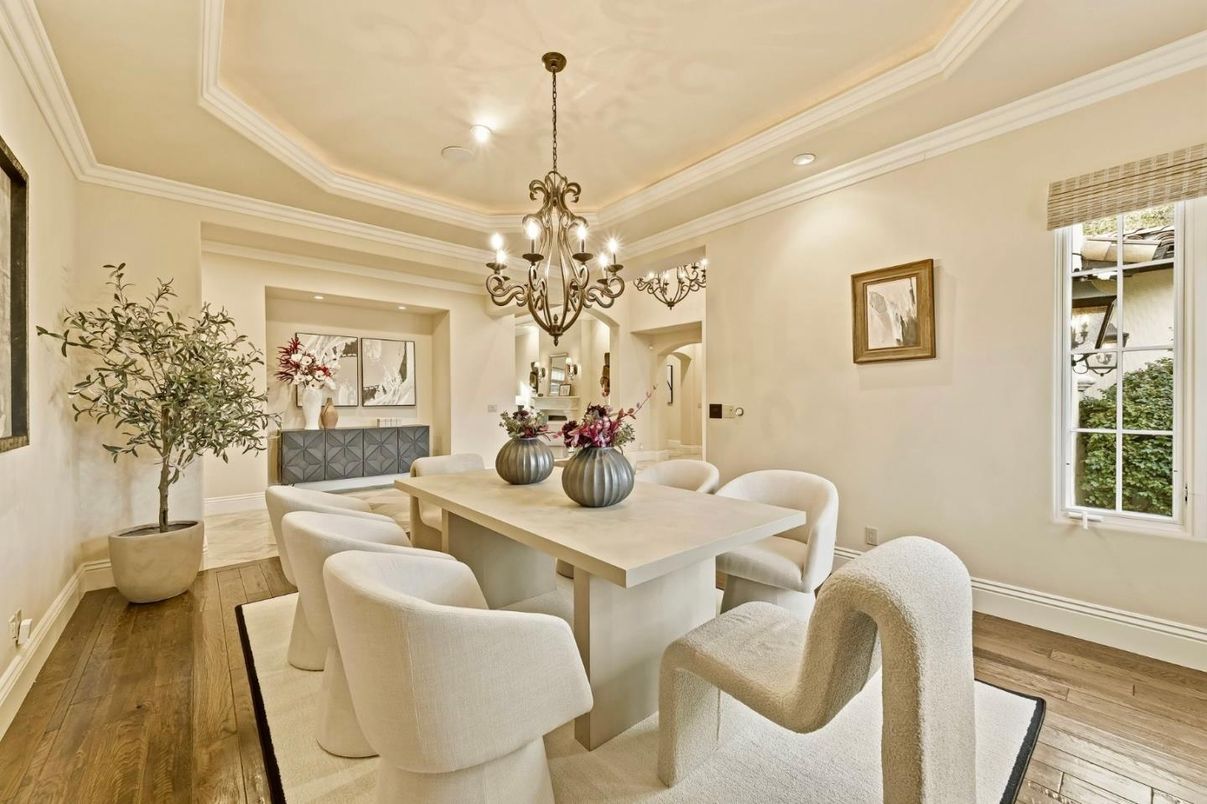 Chandelier, Dining room, Interior, Recessed Lighting, Wood Texture Flooring