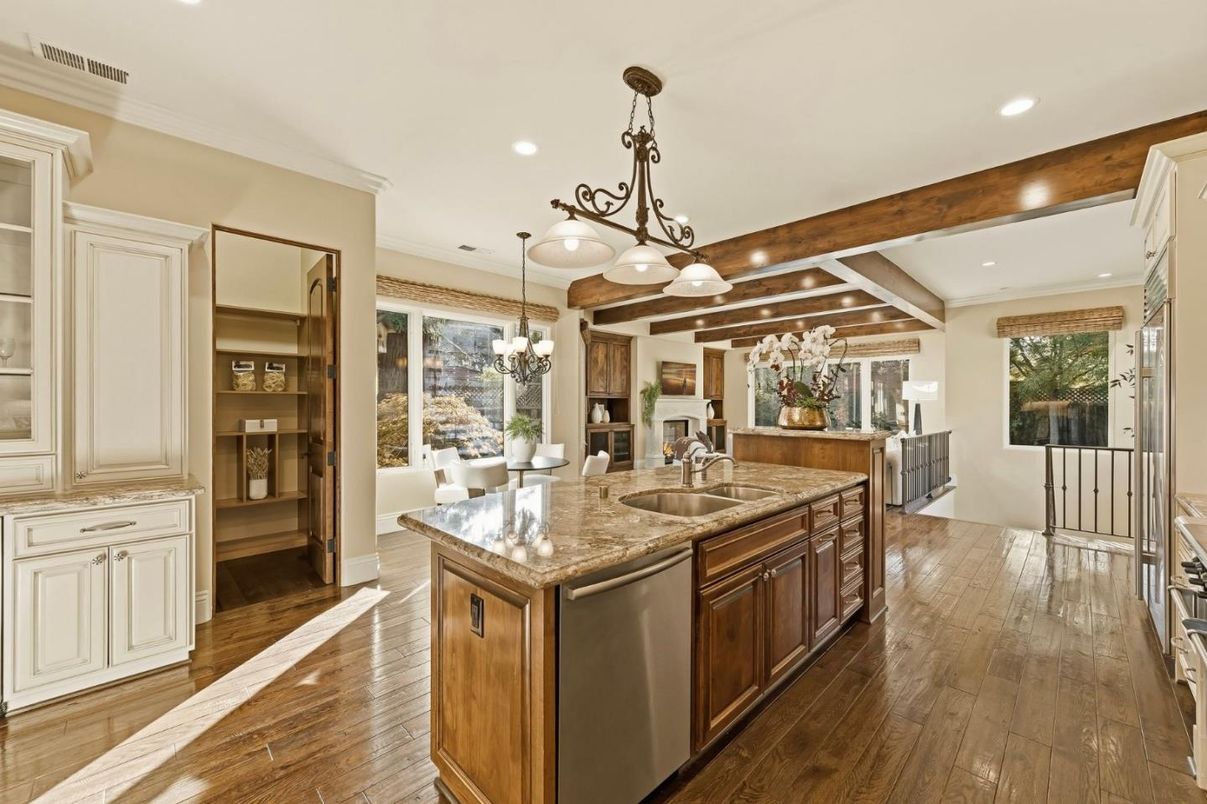 Chandelier, Dining room, Interior, Kitchen, Pendant Lights, Recessed Lighting, Wooden Beams, Wood Texture Flooring