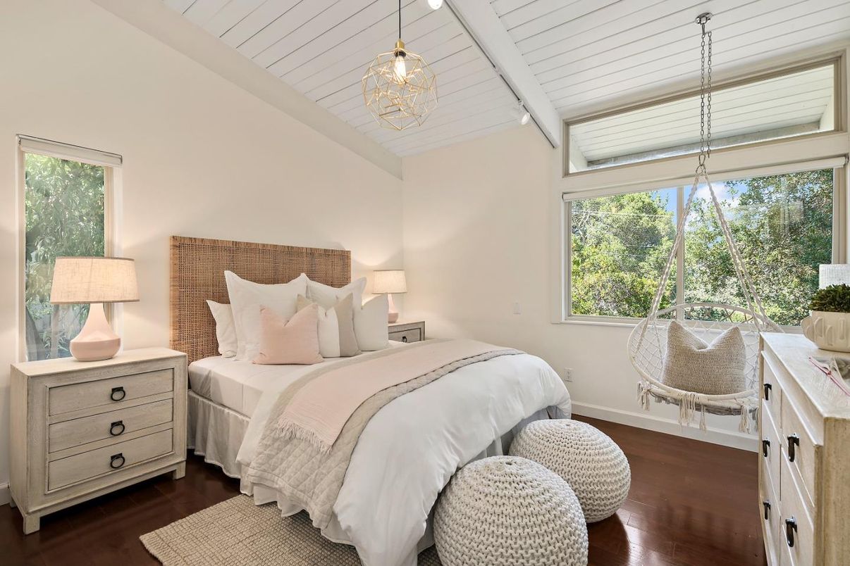 Bedroom, Interior, Pendant Lights, Wood Texture Flooring