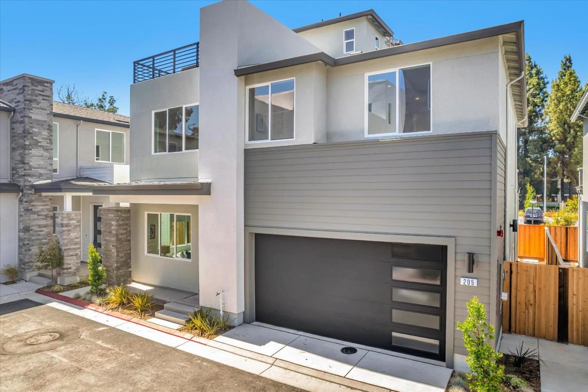 Attached, Exterior, Facade, Modern