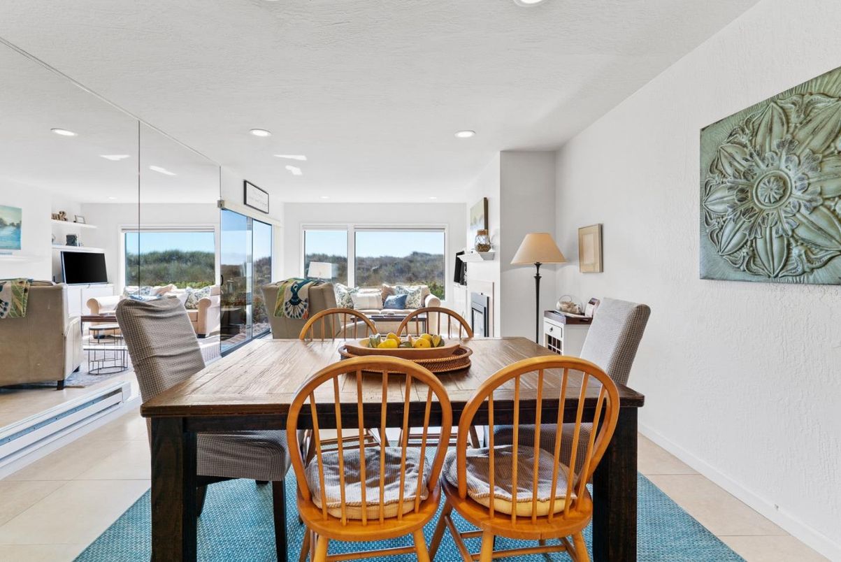 Dining room, Interior, Living room, Recessed Lighting