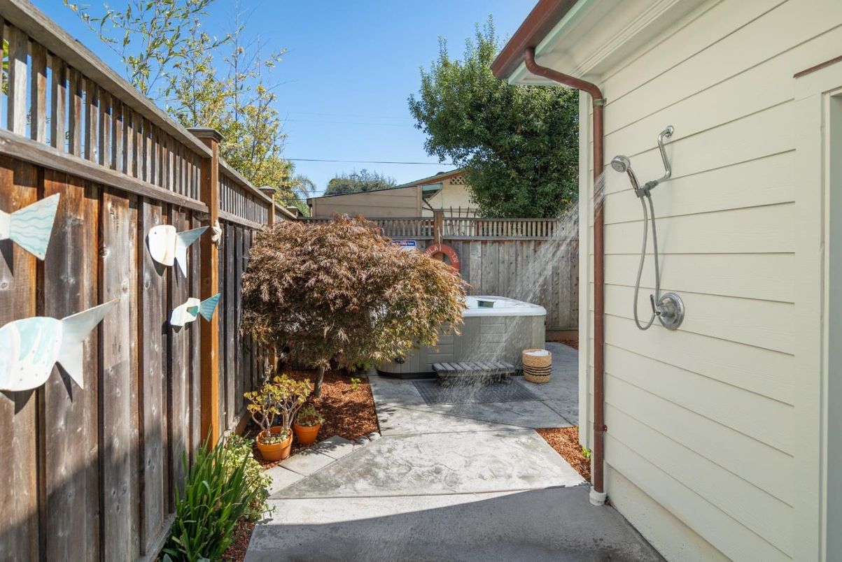 Exterior, Hot Tub