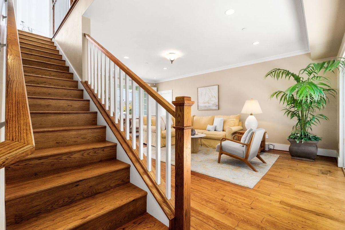 Interior, Recessed Lighting, Wood Texture Flooring