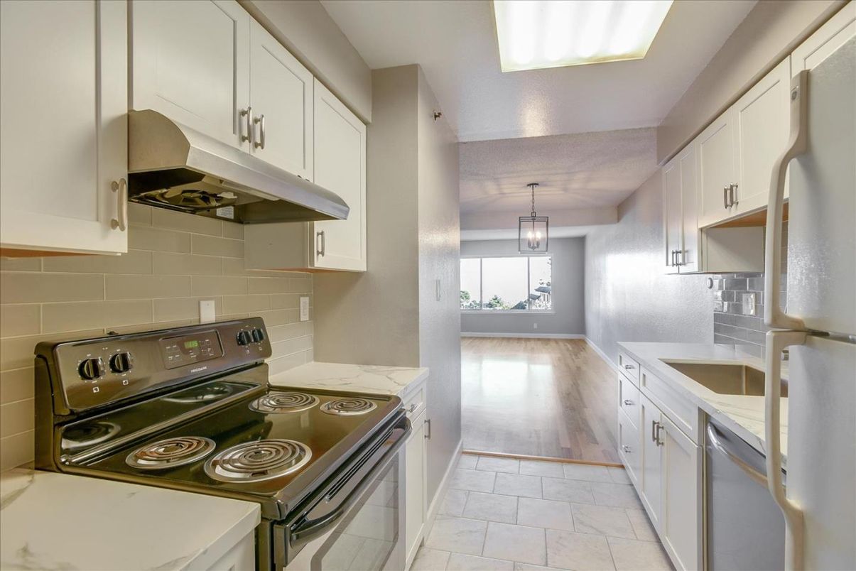 Interior, Kitchen, Pendant Lights, Wood Texture Flooring