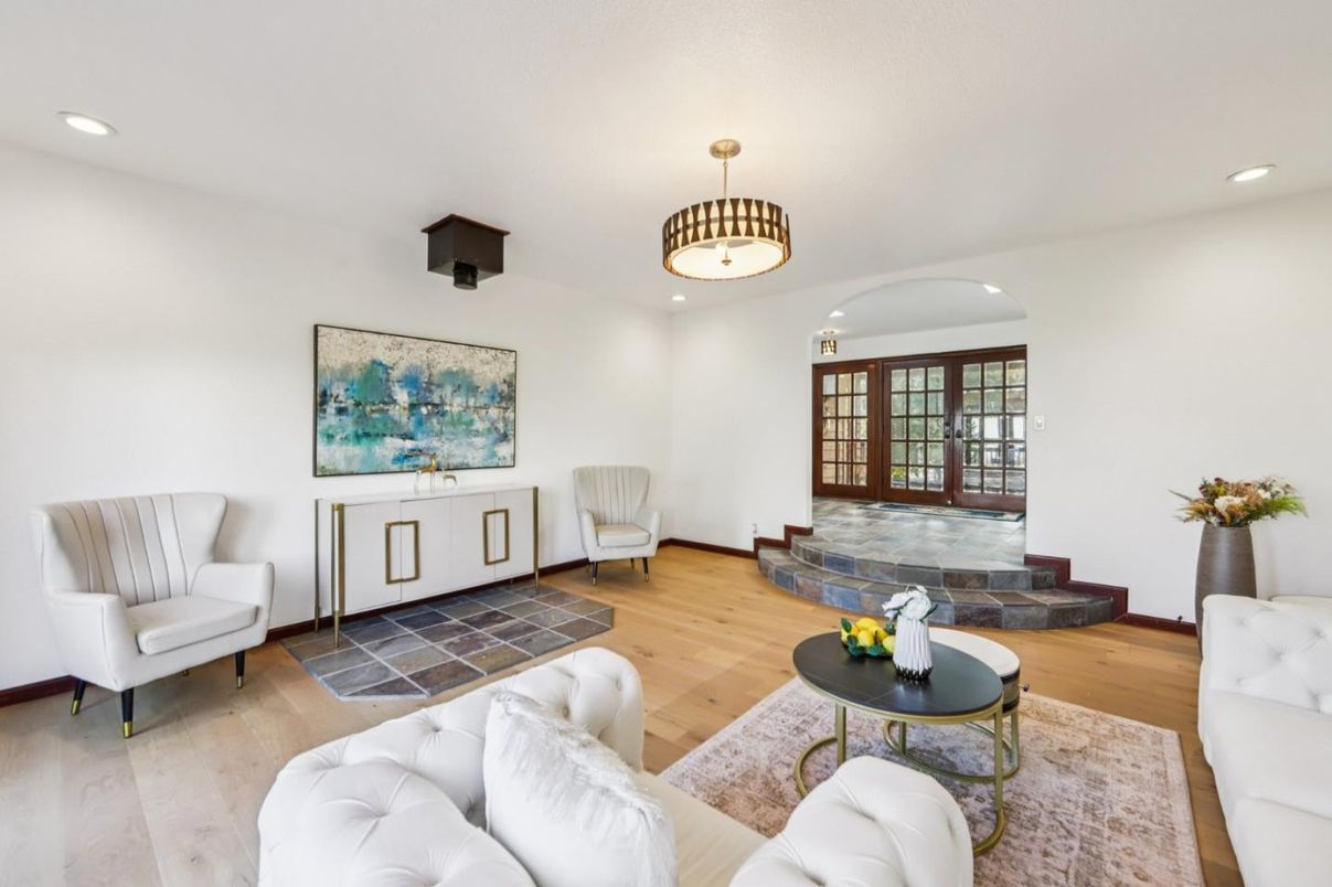 Interior, Living room, Pendant Lights, Recessed Lighting, Wood Texture Flooring