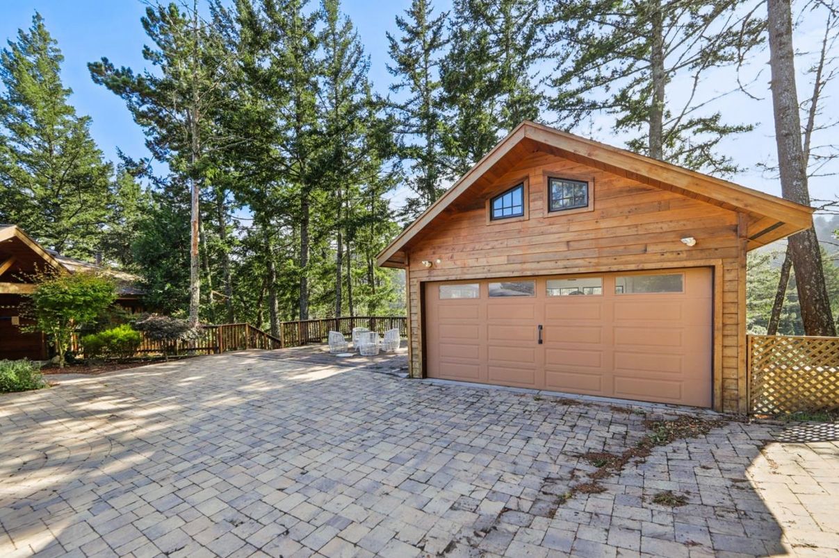 Detached Garage, Exterior