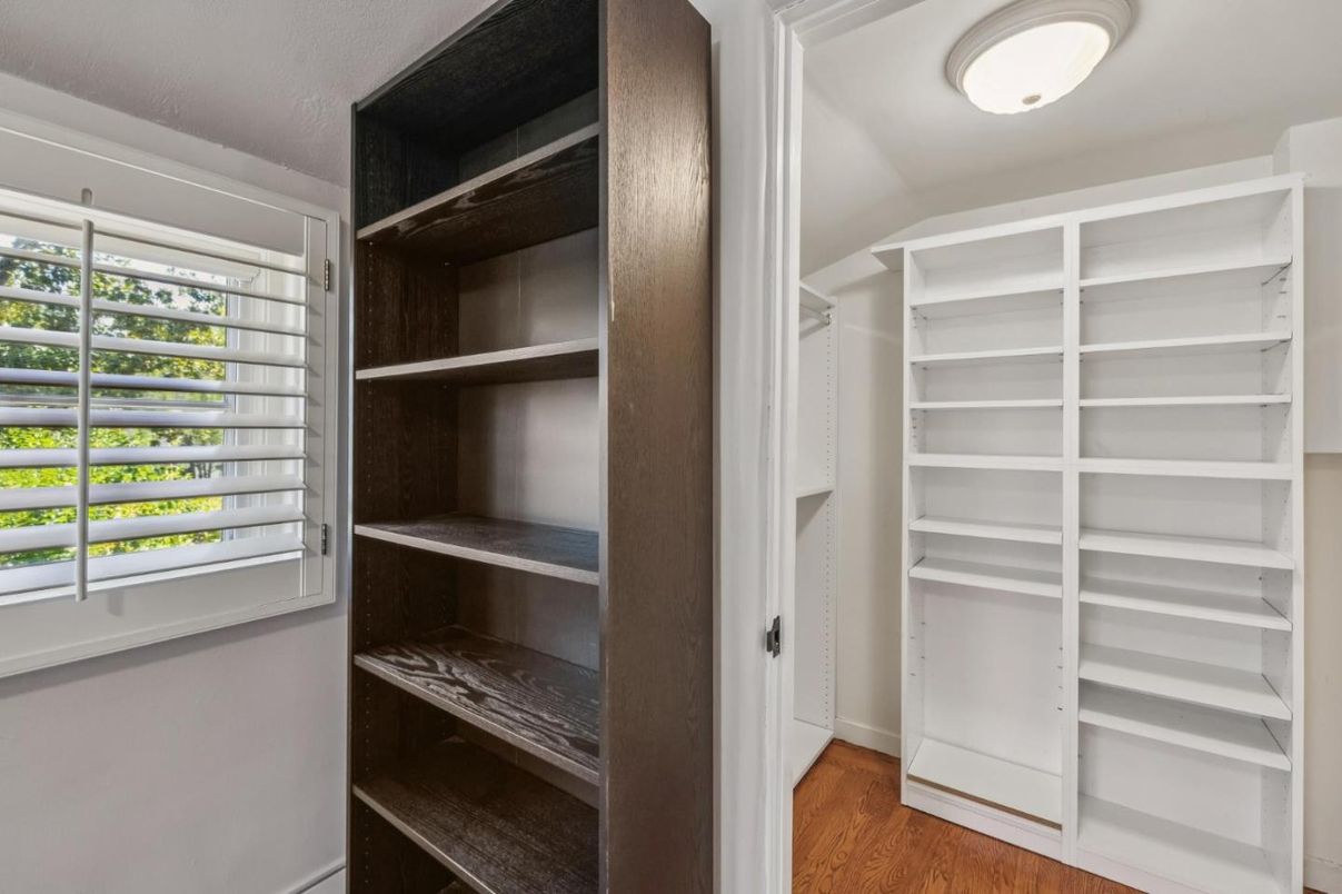 Interior, Walk-in Closets, Wood Texture Flooring