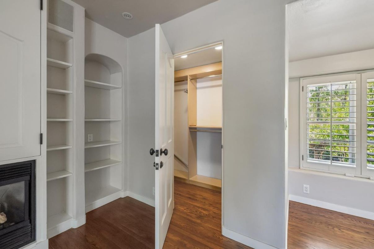 Interior, Recessed Lighting, Walk-in Closets, Wood Texture Flooring