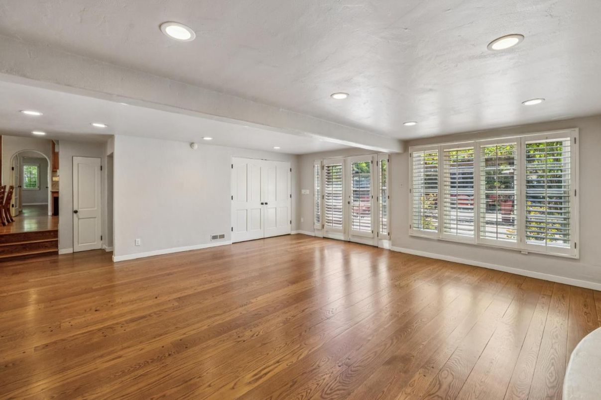 Empty room, Interior, Recessed Lighting, Wood Texture Flooring