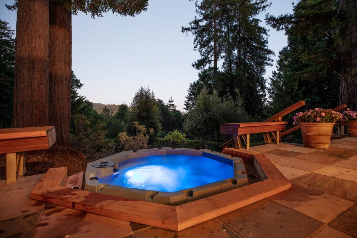 Exterior, Hot Tub, Pool