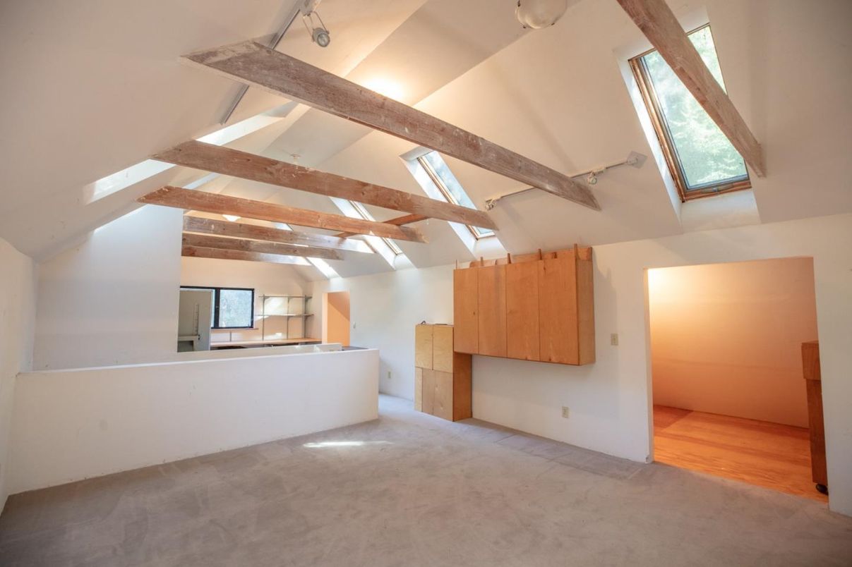 Empty room, Interior, Wooden Beams