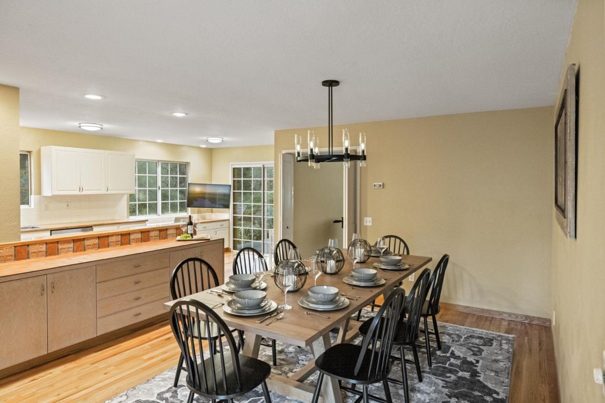 Dining room, Interior, Kitchen, Pendant Lights, Recessed Lighting, Wood Texture Flooring
