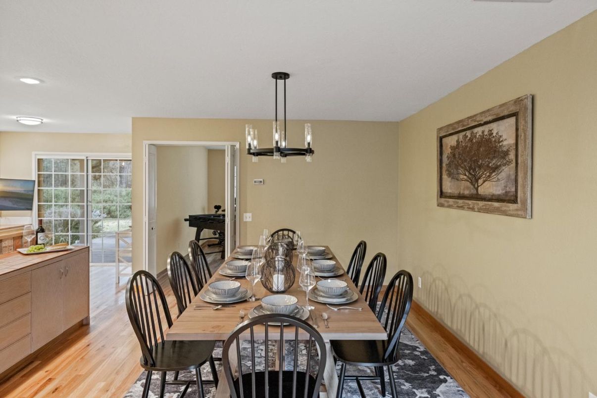 Dining room, Interior, Pendant Lights, Recessed Lighting, Wood Texture Flooring