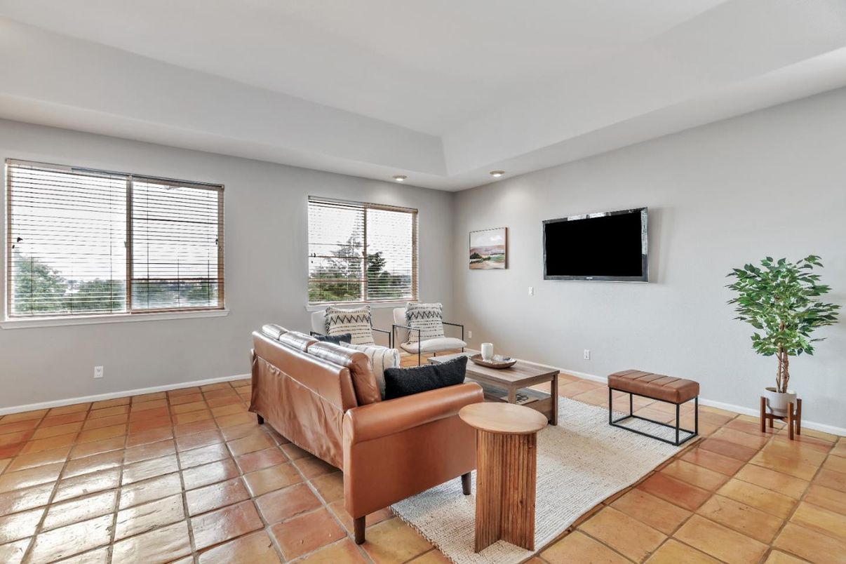 Dining room, Interior, Living room, Recessed Lighting