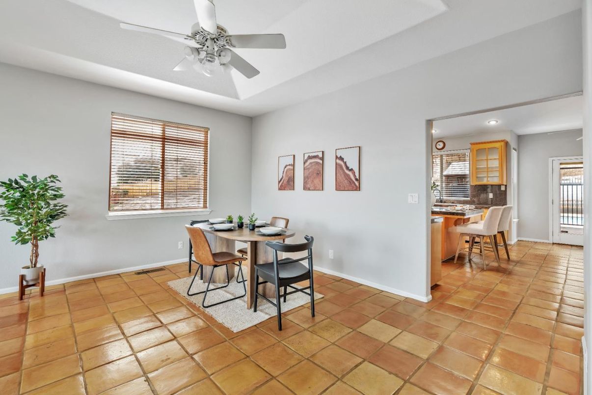 Dining room, Interior, Recessed Lighting