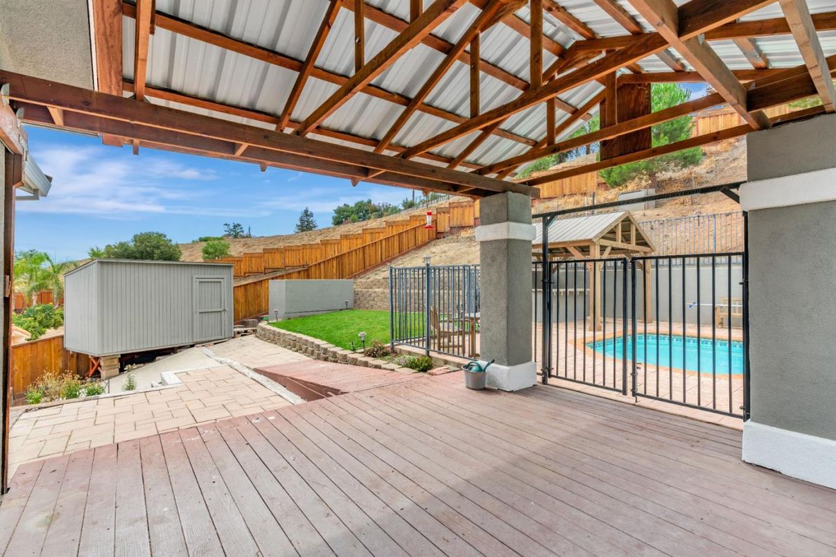 Exterior, Pool