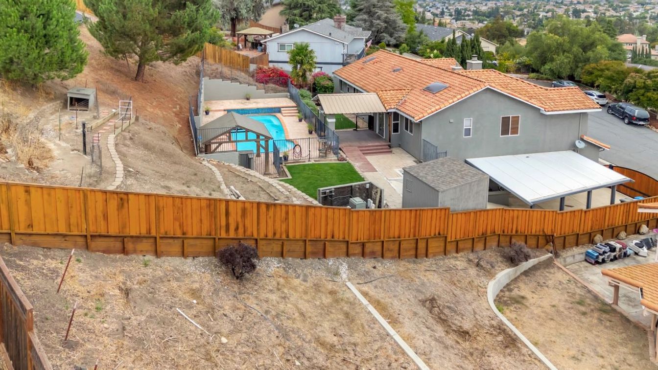Exterior, Drone