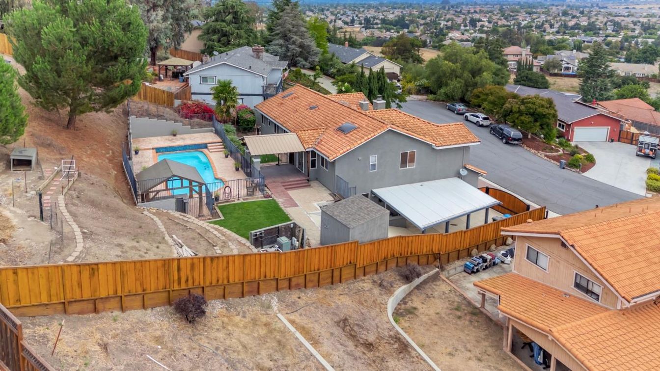Exterior, Drone