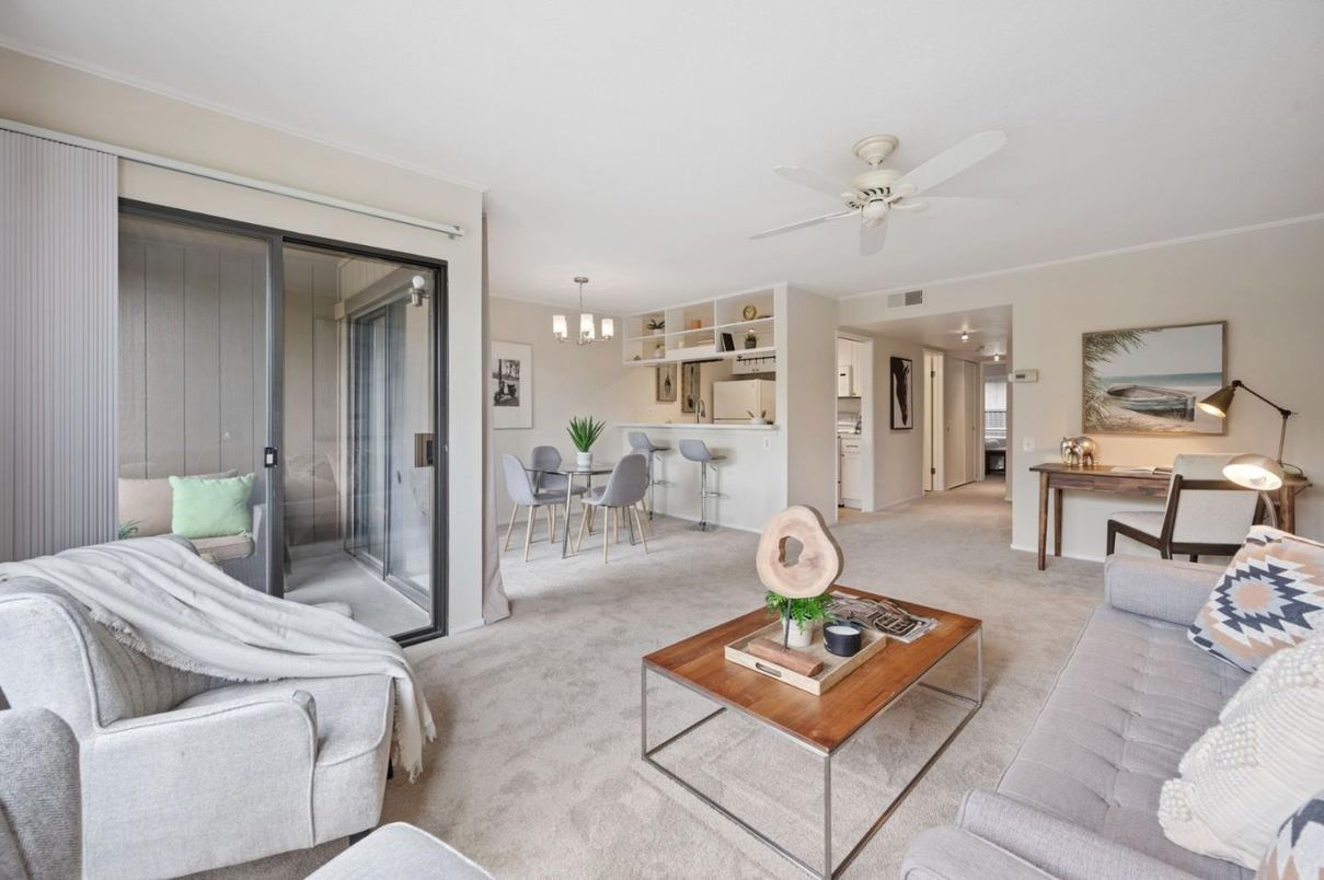 Chandelier, Dining room, Interior, Living room, Pendant Lights