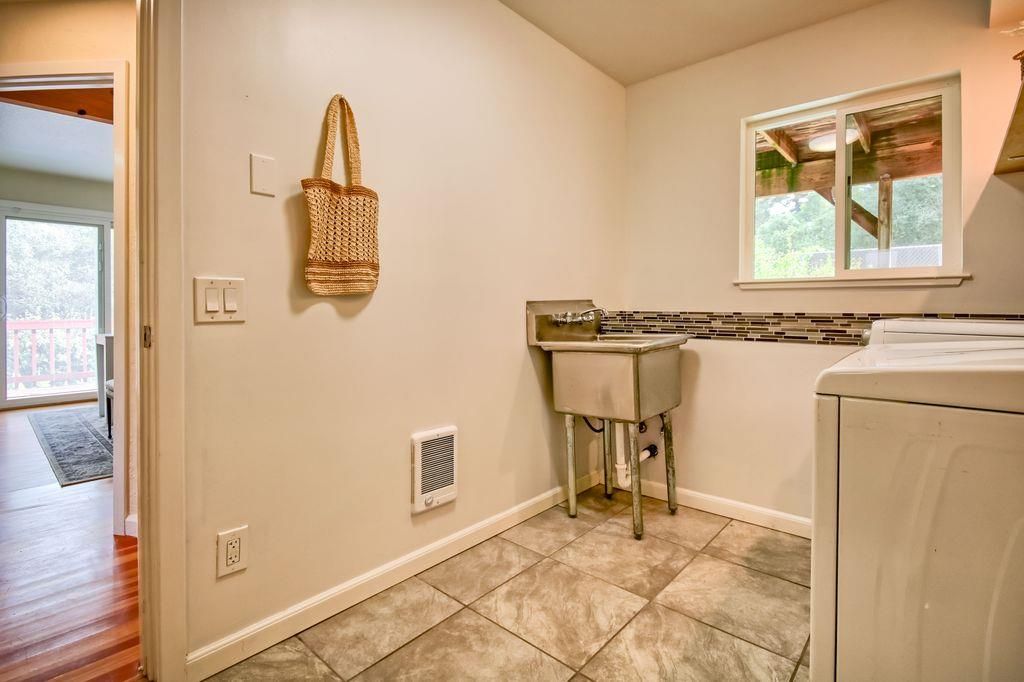 Interior, Washer, Wood Texture Flooring