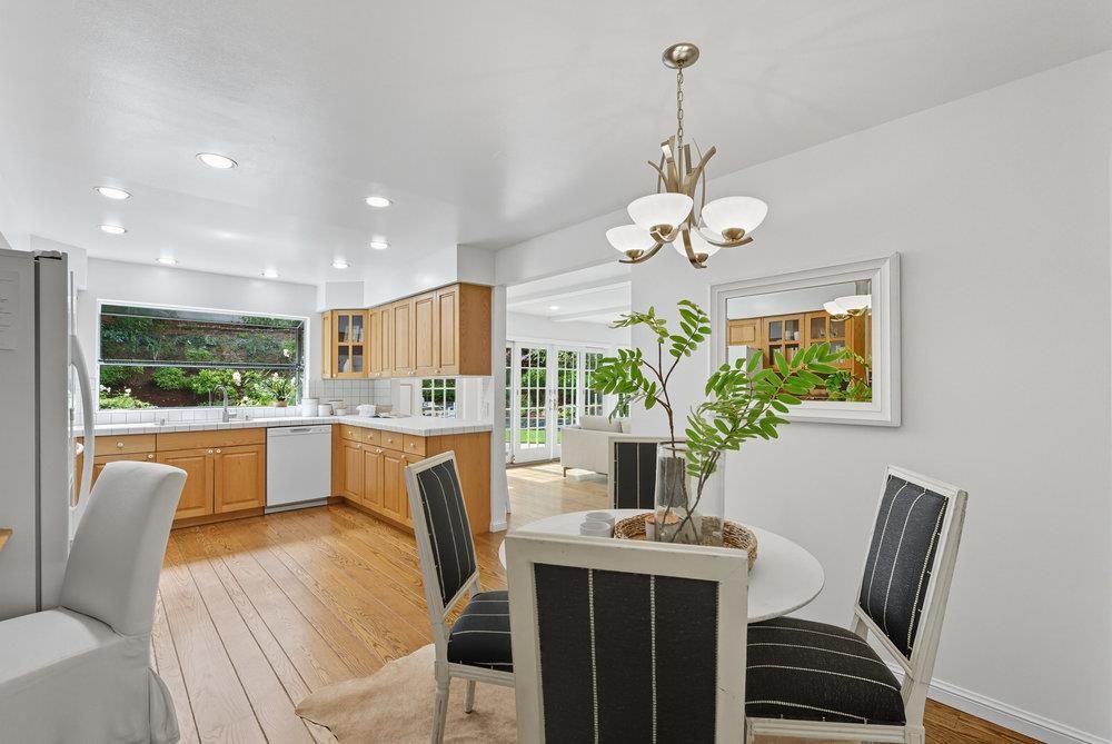 Chandelier, Dining room, Interior, Kitchen, Pendant Lights, Recessed Lighting, Wood Texture Flooring