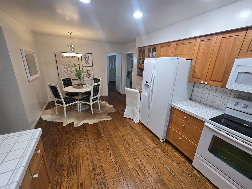 Dining room, Interior, Kitchen, Pendant Lights, Recessed Lighting, Tile Countertops, Wood Texture Flooring