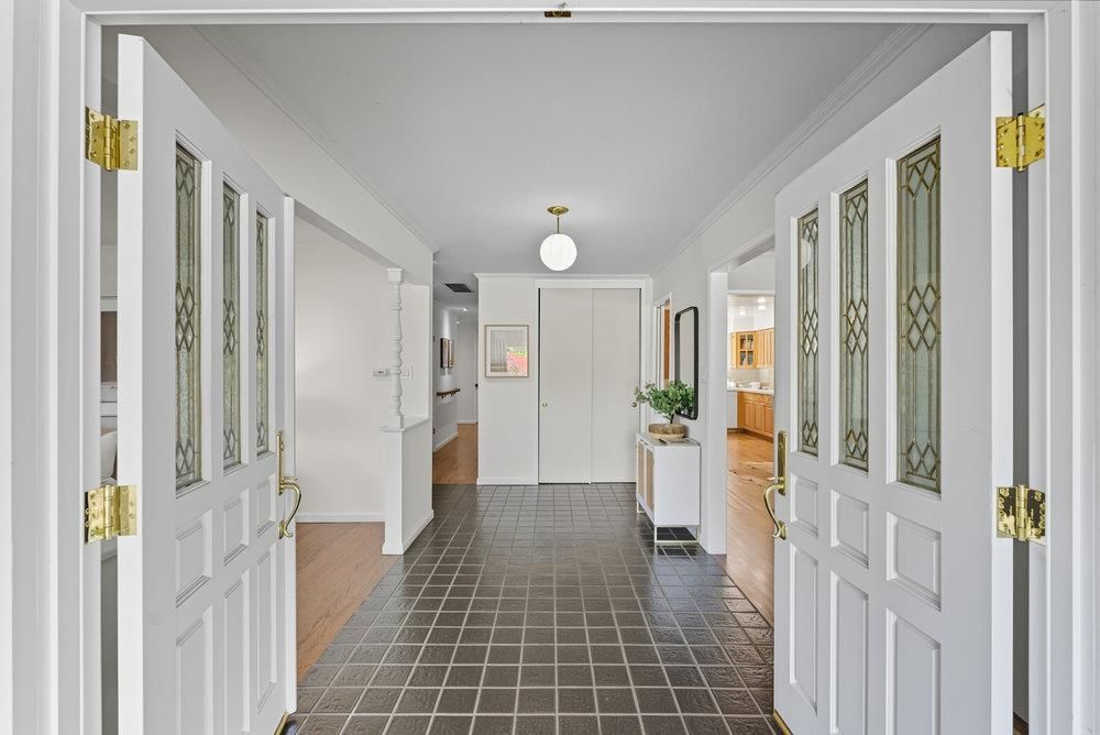 Interior, Pendant Lights, Wood Texture Flooring