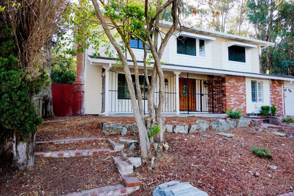 Exterior, Facade, Brick Facade, Split Level