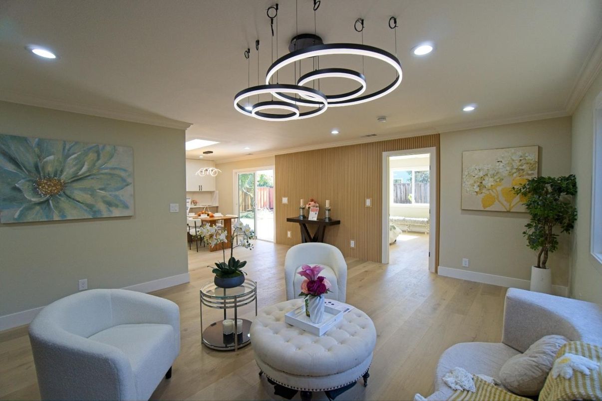 Dining room, Interior, Living room, Pendant Lights, Recessed Lighting, Wood Texture Flooring