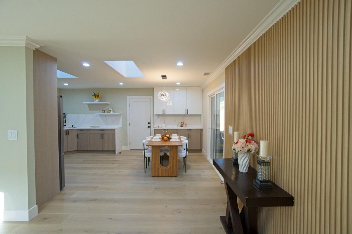 Dining room, Interior, Kitchen, Pendant Lights, Recessed Lighting, Wood Texture Flooring