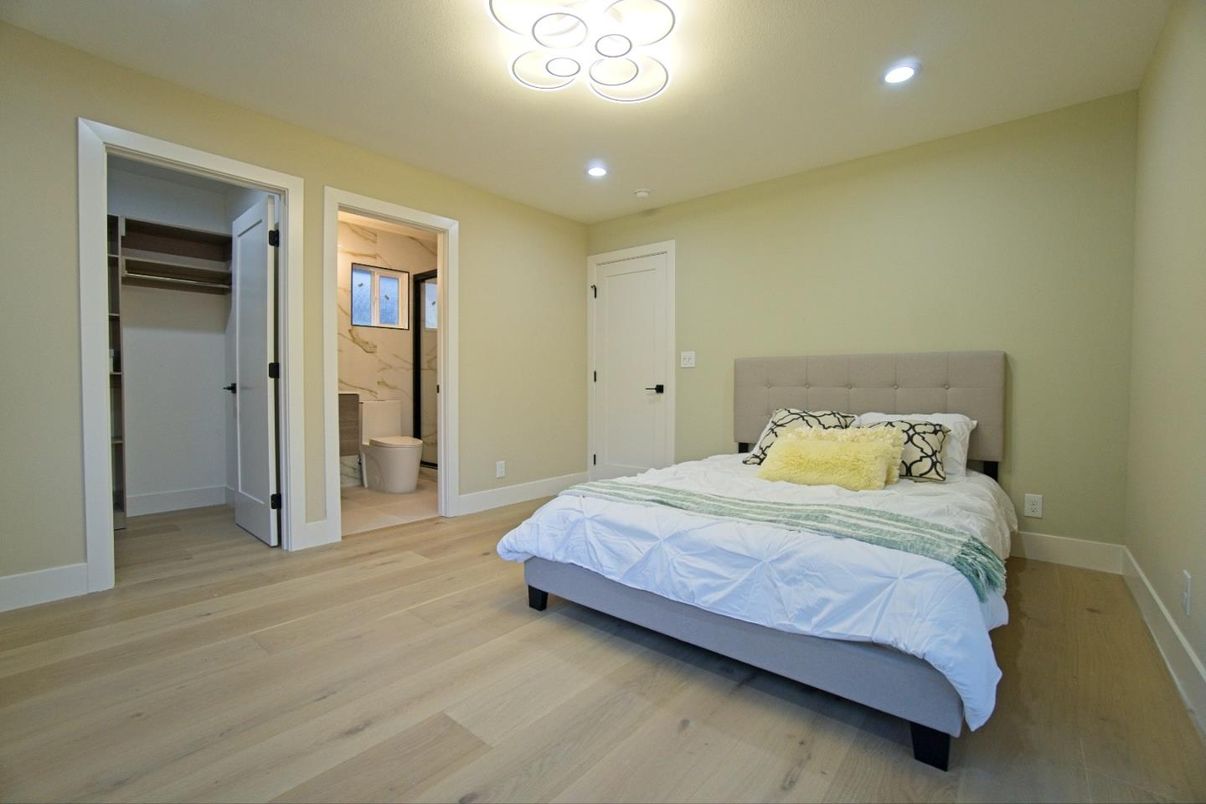 Bathroom, Bedroom, Interior, Recessed Lighting, Wood Texture Flooring