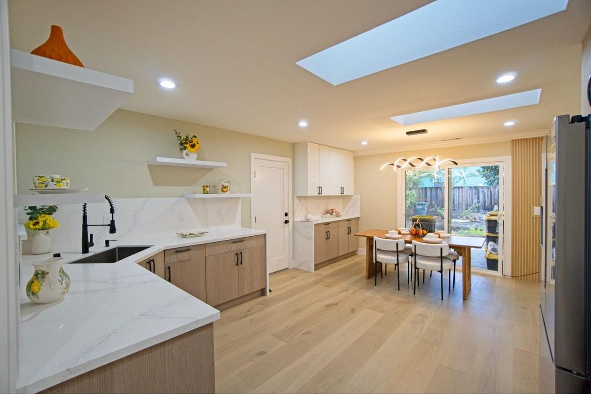 Dining room, Interior, Kitchen, Pendant Lights, Recessed Lighting, Wood Texture Flooring
