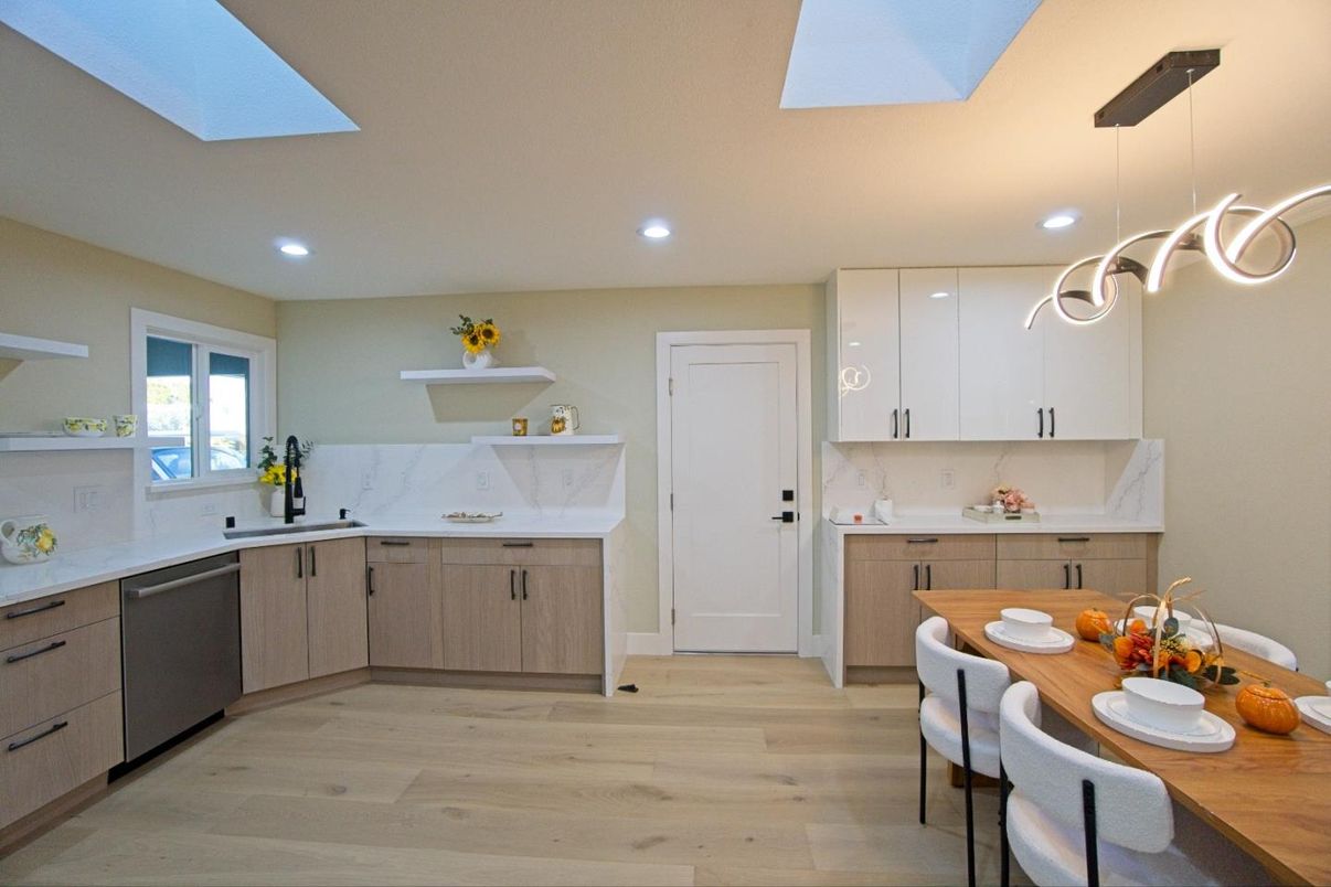 Dining room, Interior, Kitchen, Marble Walls, Pendant Lights, Recessed Lighting, Wood Texture Flooring