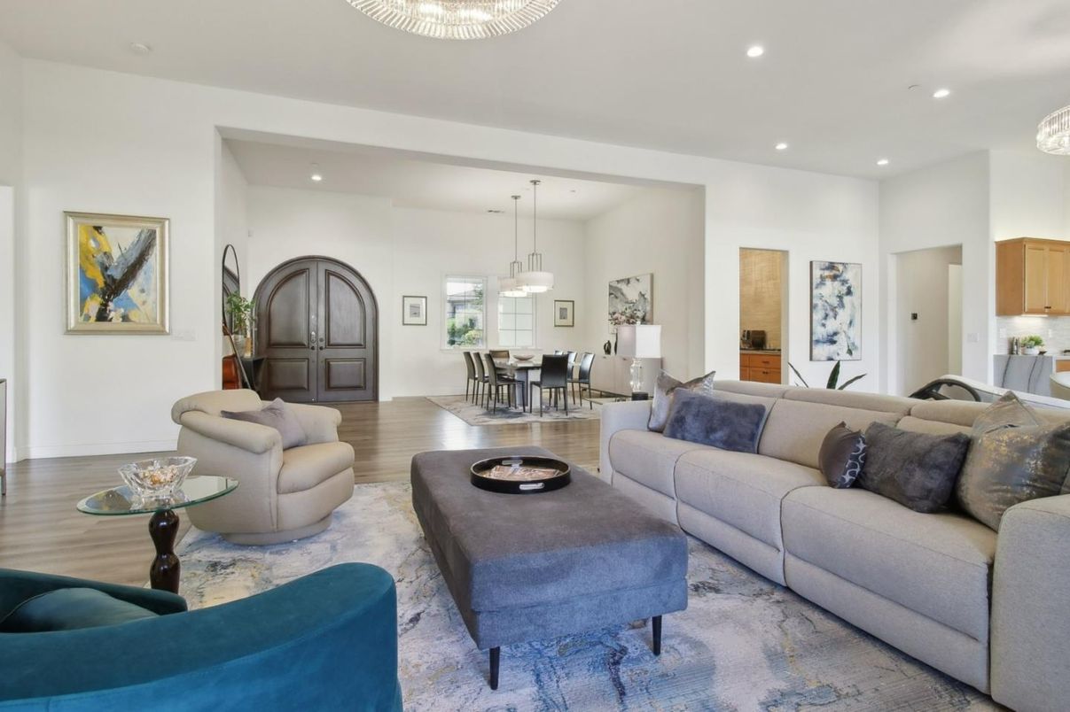 Dining room, Interior, Living room, Pendant Lights, Recessed Lighting, Wood Texture Flooring