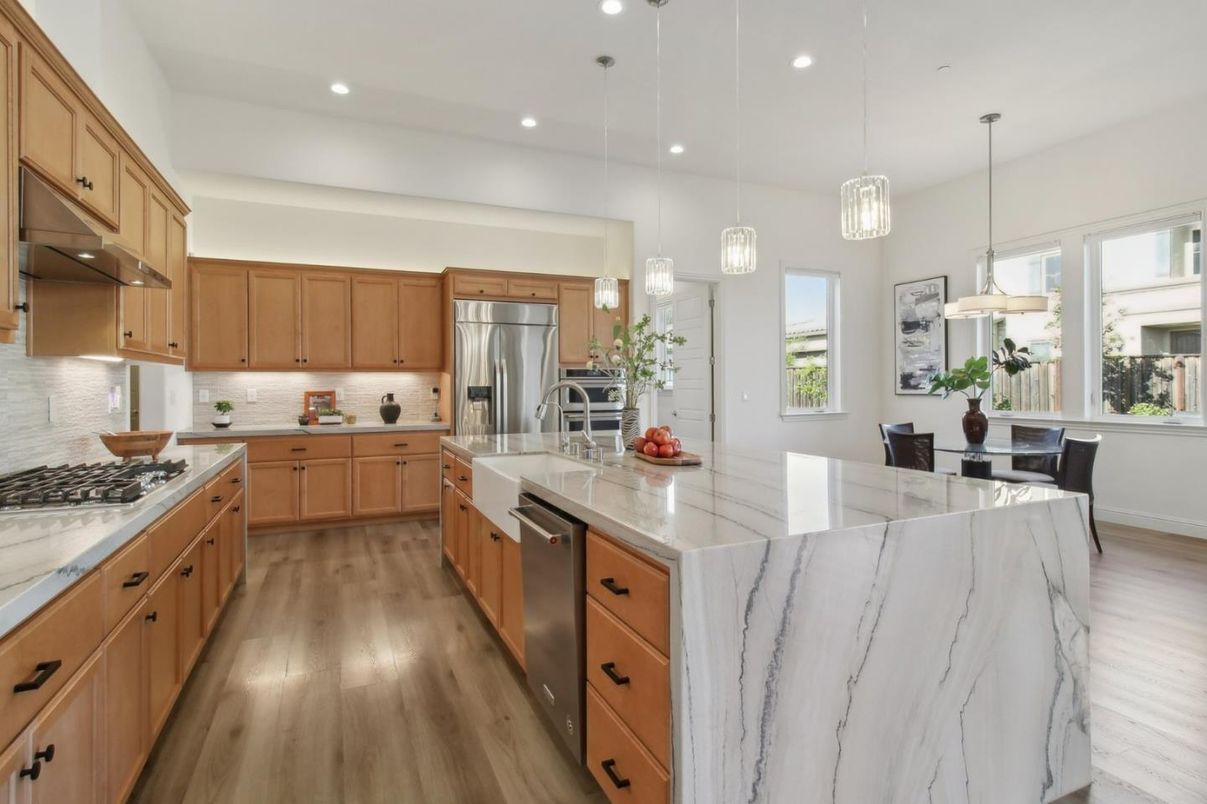 Dining room, Interior, Kitchen, Pendant Lights, Recessed Lighting, Stainless Steel Appliances, Wood Texture Flooring