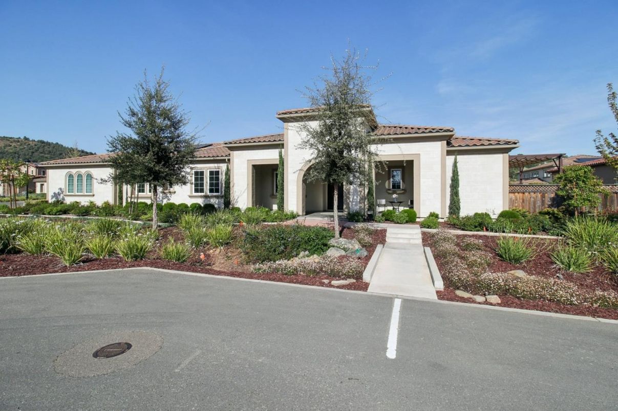 Exterior, Facade, Mediterranean