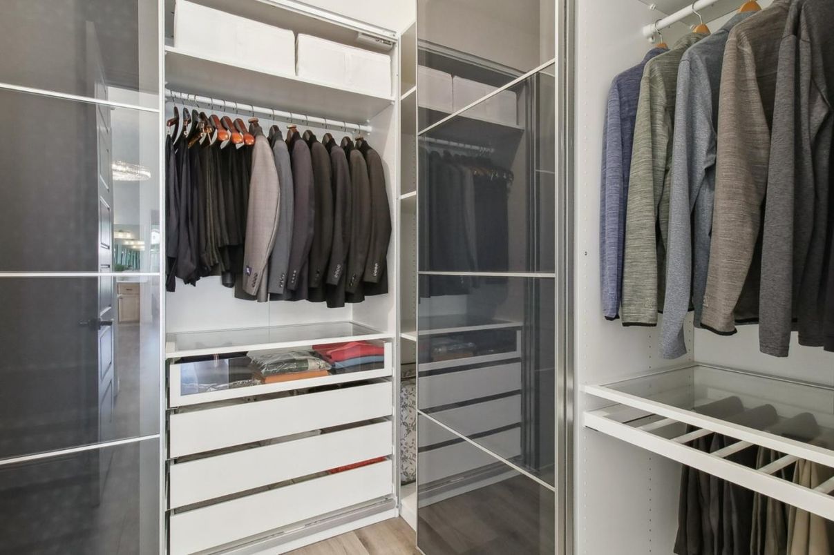 Interior, Walk-in Closets, Wood Texture Flooring