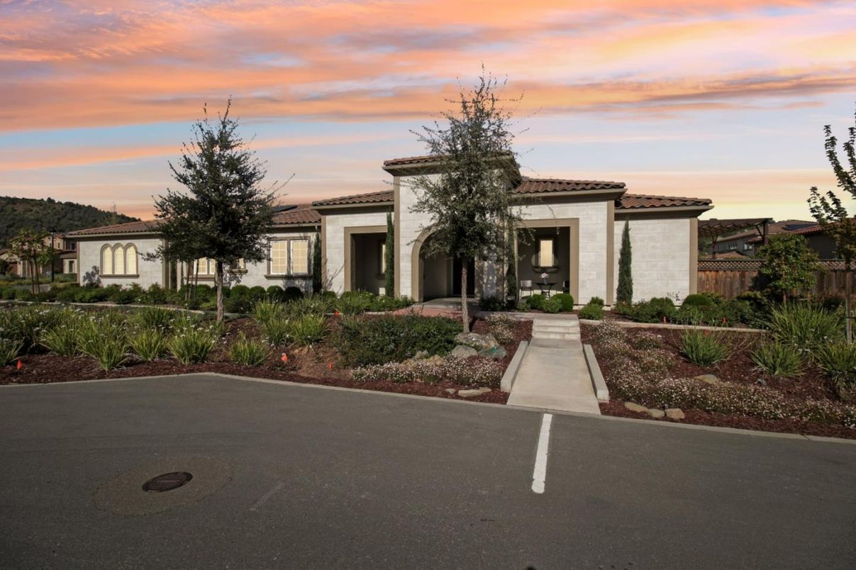 Exterior, Facade, Mediterranean