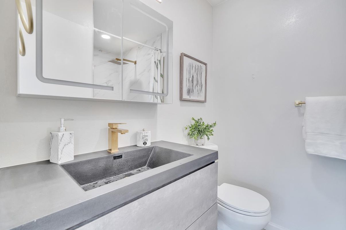 Bathroom, Interior, Recessed Lighting