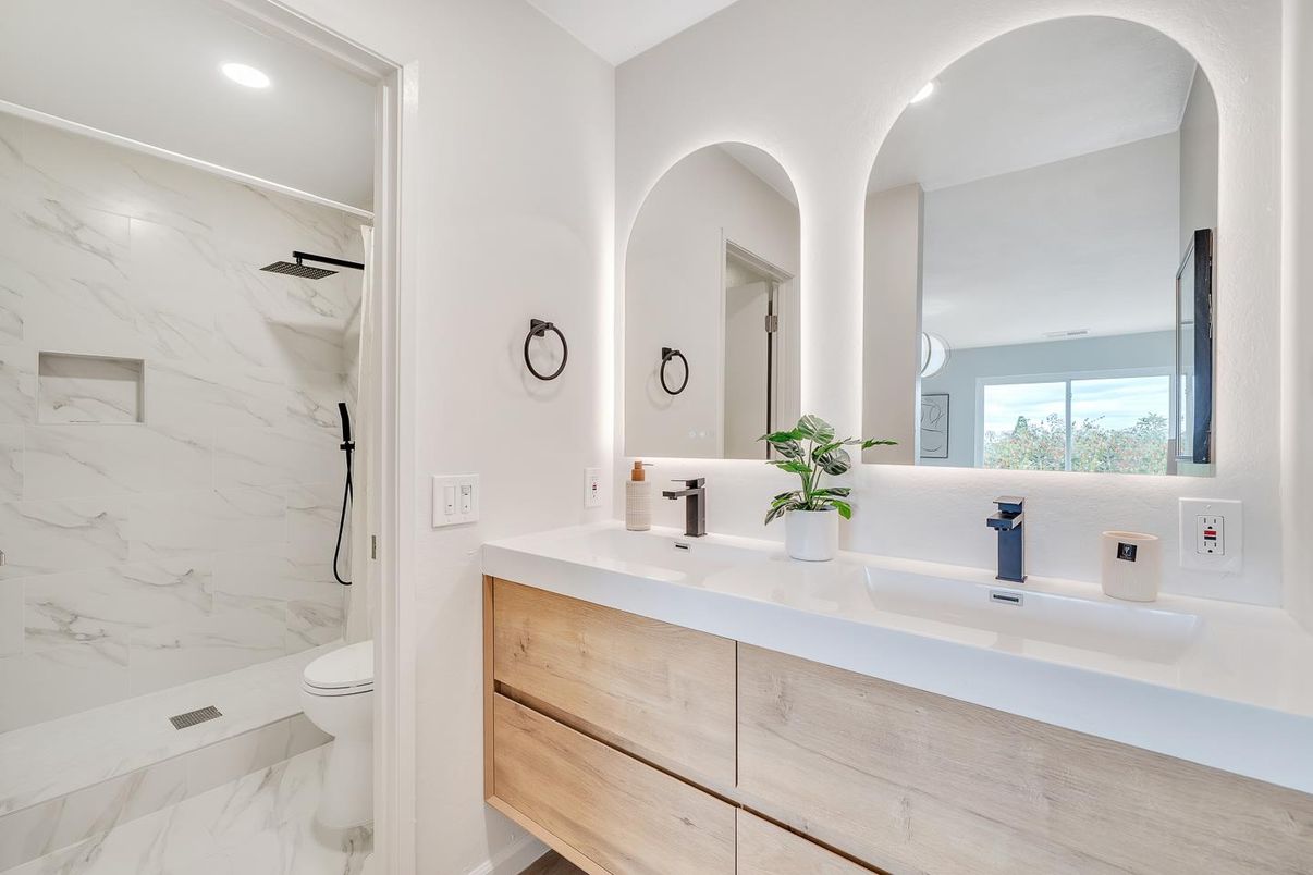 Bathroom, Dual Sink Vanities, Interior, Marble, Marble Walls, Recessed Lighting