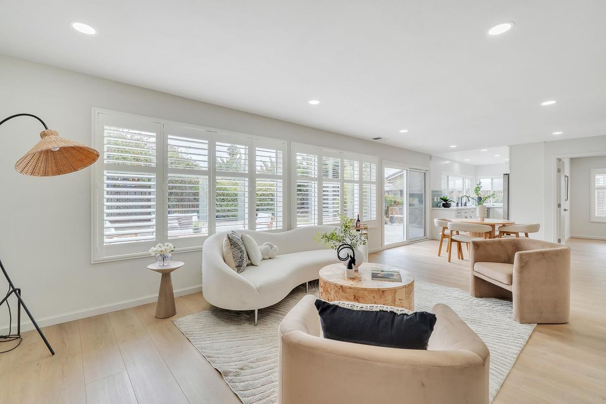 Dining room, Interior, Living room, Recessed Lighting, Wood Texture Flooring