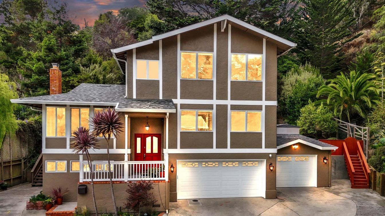 Attached, Exterior, Facade, Modern