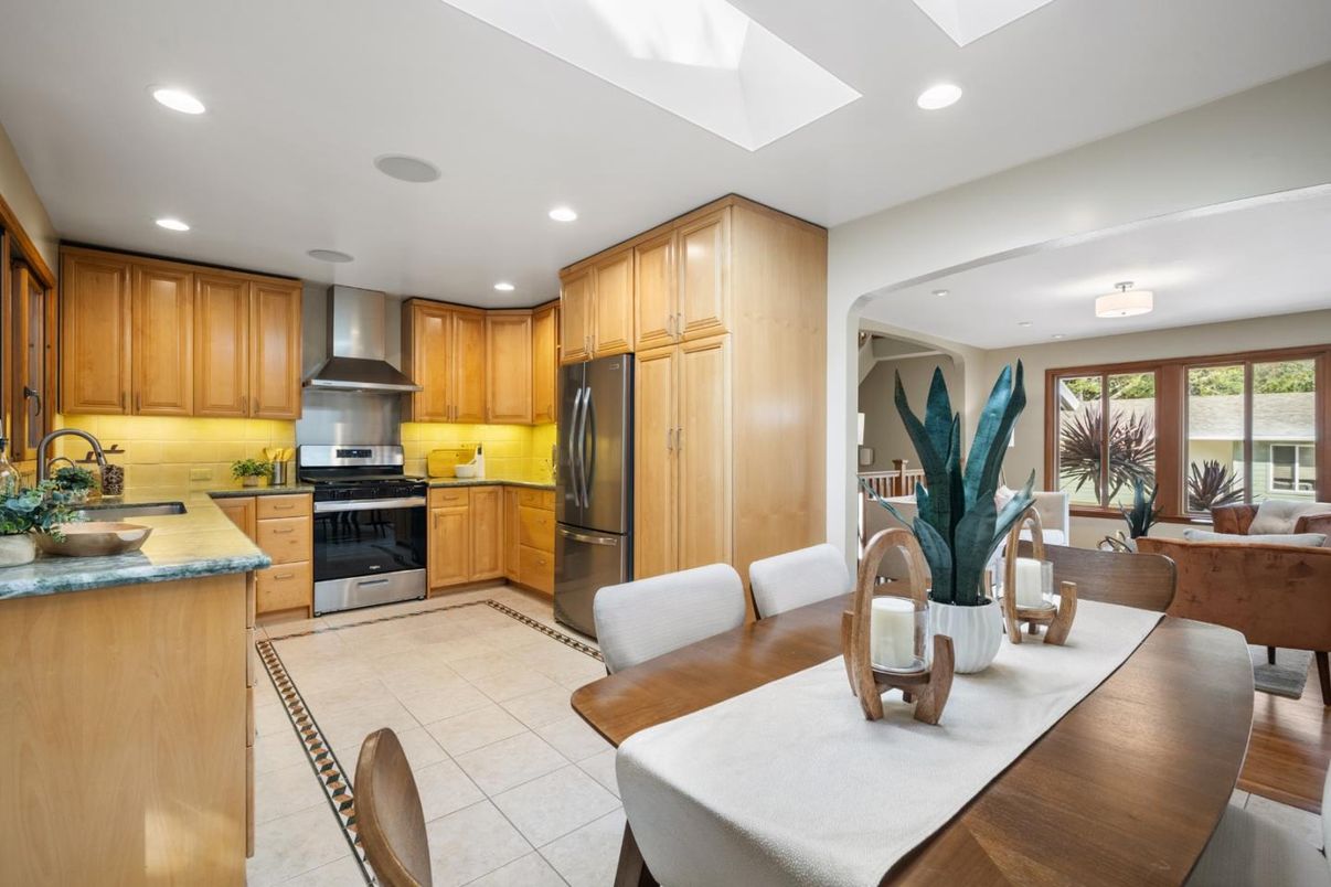 Dining room, Interior, Kitchen, Recessed Lighting, Stainless Steel Appliances
