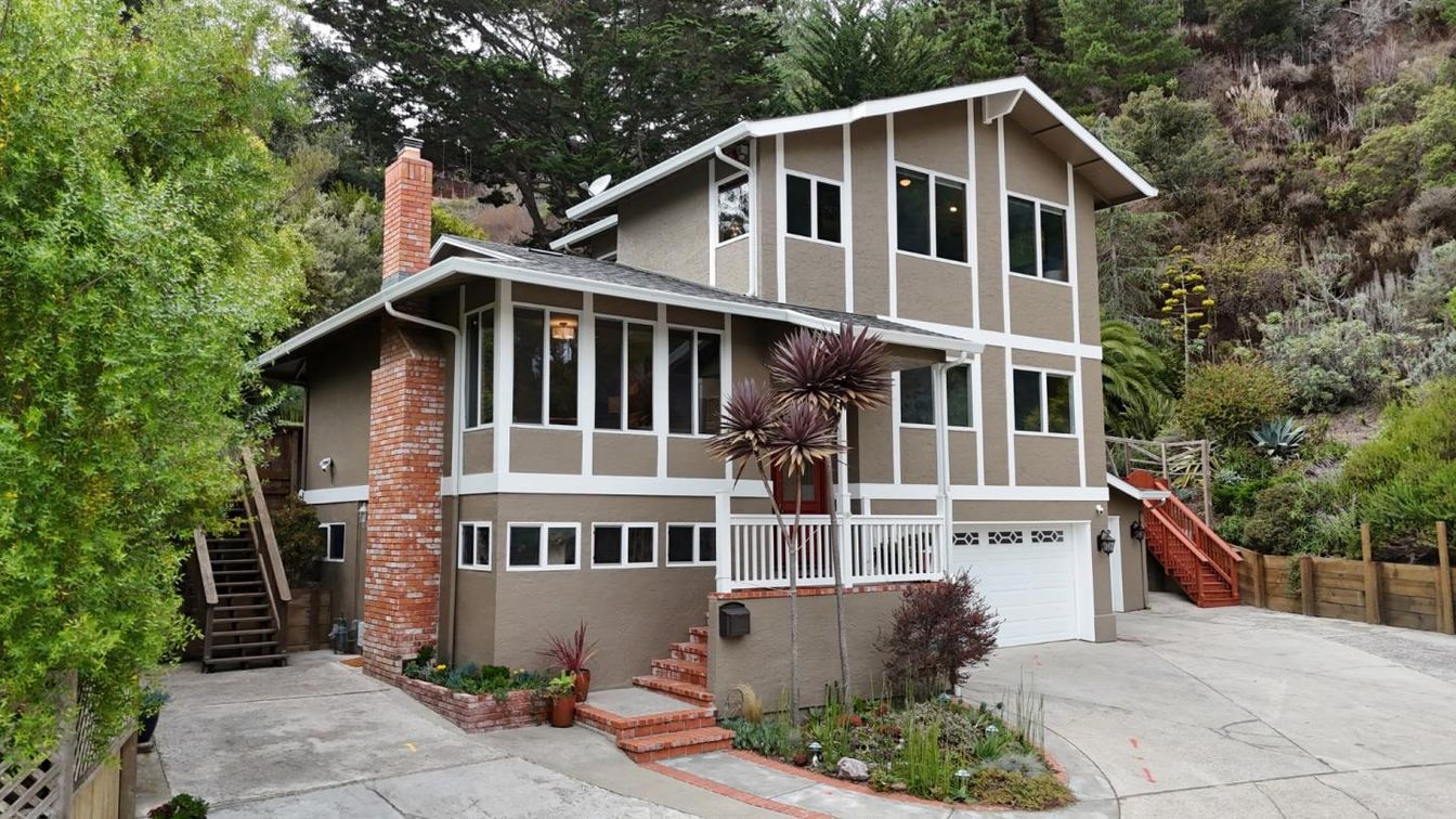 Attached, Exterior, Facade, Brick Facade, American Foursquare