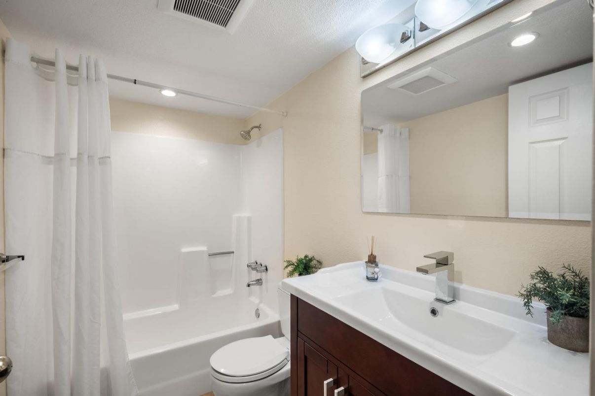 Bathroom, Interior, Recessed Lighting