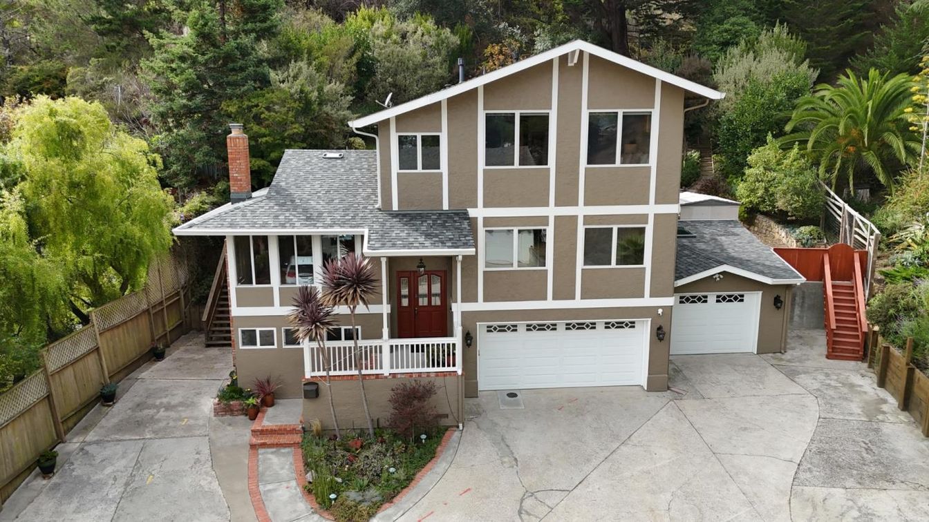 Attached, Exterior, Facade, Split Level