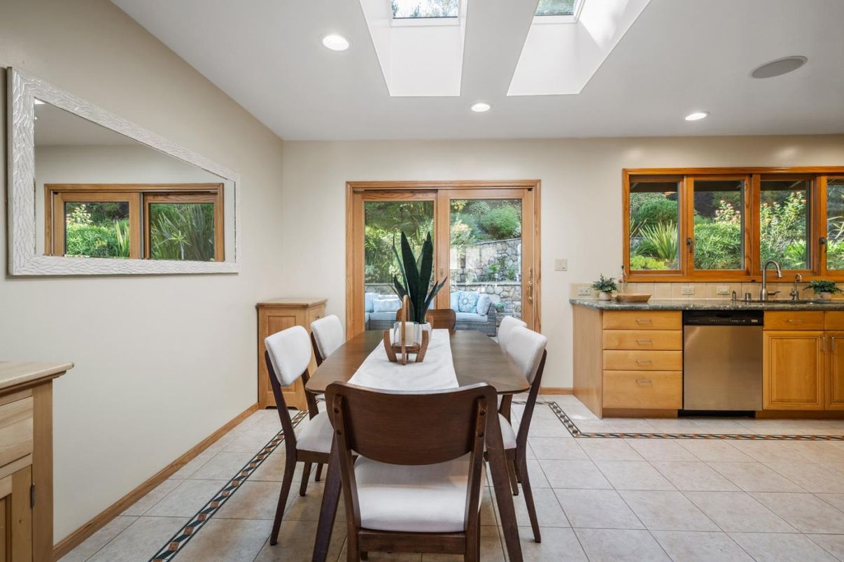 Dining room, Interior, Kitchen, Recessed Lighting